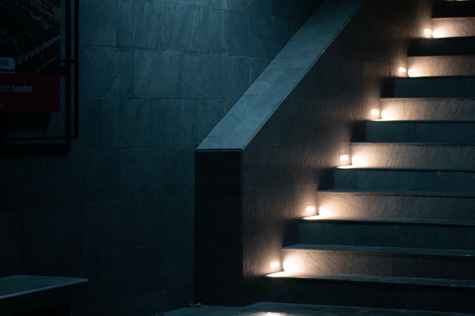 Cómo conectar LUCES INTELIGENTES LED en escaleras. 